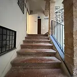 Palazzo Dei Duchi D'amico - -tralevolte Del '700 *