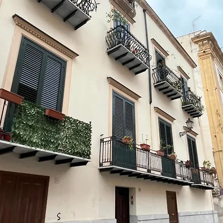 Palazzo Dei Duchi D'amico - -
