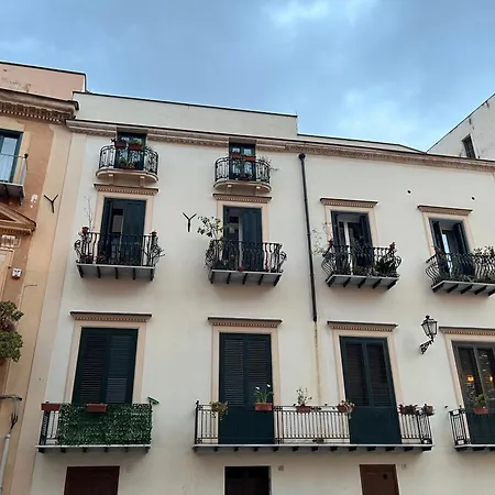 Palazzo Dei Duchi D'Amico - Apartment -