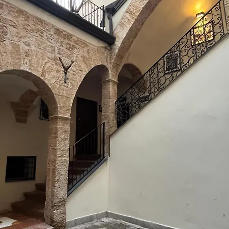 Palazzo Dei Duchi D'Amico - Apartment -