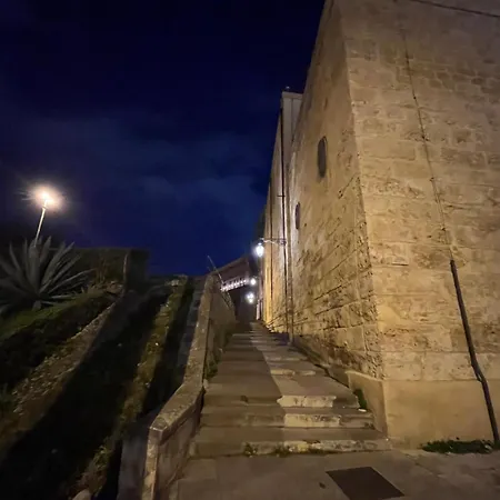 Palazzo Dei Duchi D'amico - -