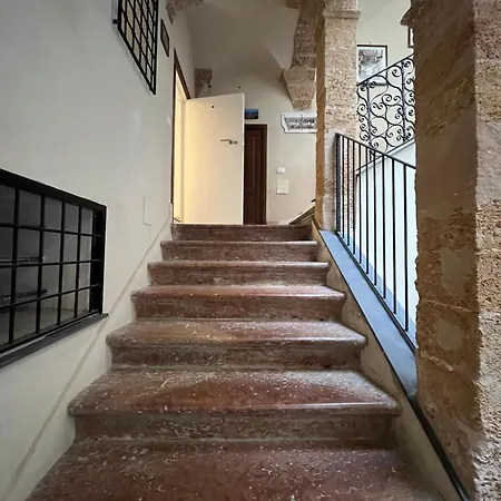 Palazzo Dei Duchi D'Amico - Apartment -