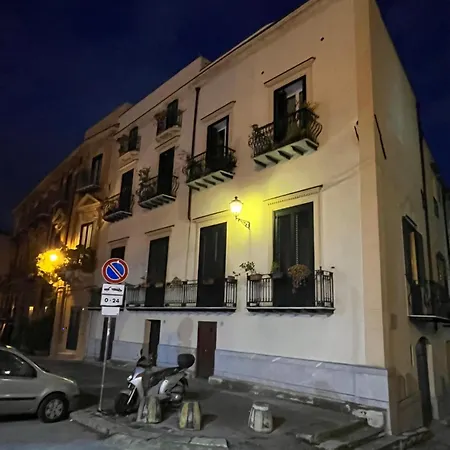 Palazzo Dei Duchi D'amico - -