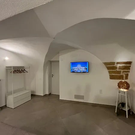 Palazzo Dei Duchi D'amico - -