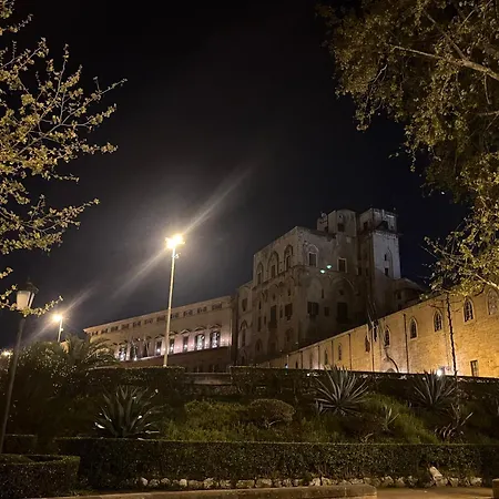 Palazzo Dei Duchi D'Amico - Apartment -