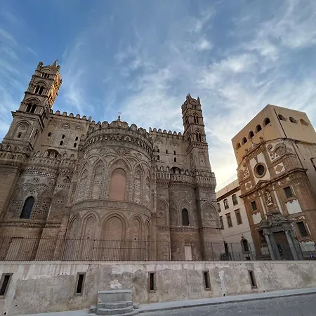 Palazzo Dei Duchi D'amico - -tralevolte Del '700 * Palermo