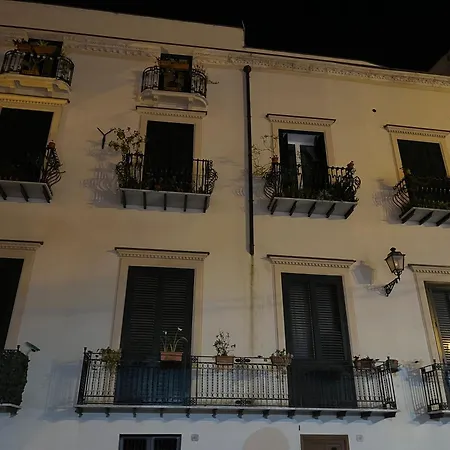 Palazzo Dei Duchi D'amico - -tralevolte Del '700