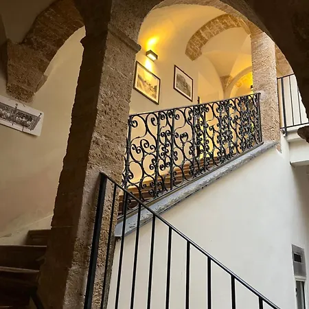 Palazzo Dei Duchi D'Amico - Apartment -