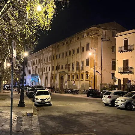 Palazzo Dei Duchi D'Amico - Apartment -